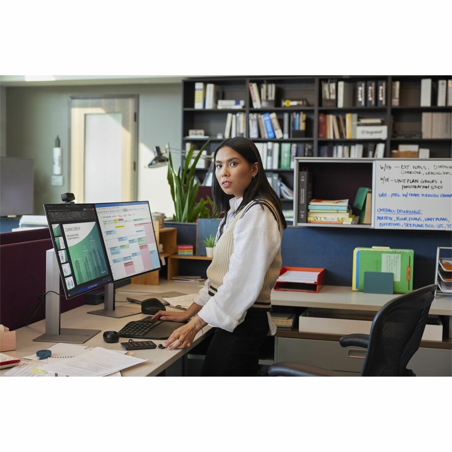 HP 724pn 24" Class WUXGA LCD Monitor - 16:10 — 8X534AA#ABA