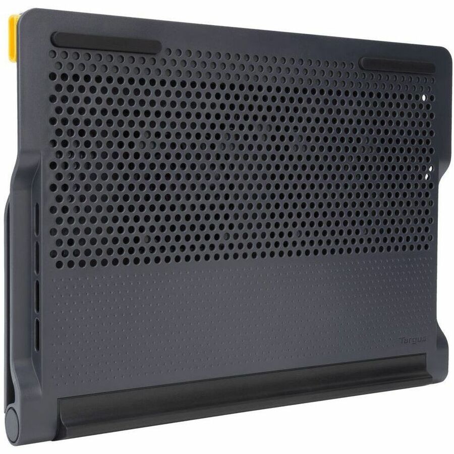 Targus 17" Chill Mat+ with 4-port Hub — AWE81US