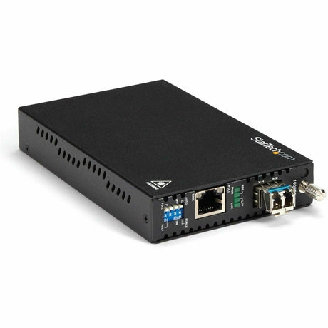 StarTech.com Gigabit Ethernet Copper-to-Fiber Media Converter - SM LC - 10 km - Ethernet Media Converter - GbE Converter — ET91000SM10