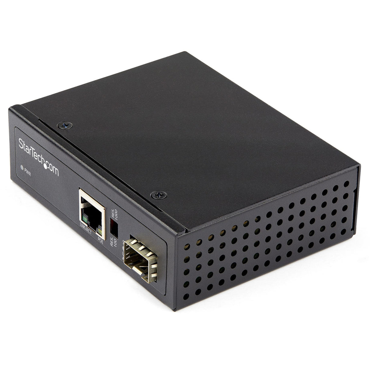 StarTech.com PoE+ Industrial Fiber to Ethernet Media Converter 60W - SFP to RJ45 - SM/MM Fiber to Gigabit Copper IP-30 — IMC1GSFP60W