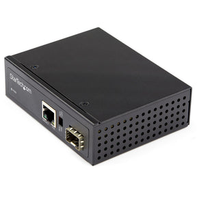 StarTech.com PoE+ Industrial Fiber to Ethernet Media Converter 60W - SFP to RJ45 - SM/MM Fiber to Gigabit Copper IP-30 — IMC1GSFP60W