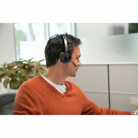 Poly Voyager Focus 2 USB-C-C Headset +USB-C/A Adapter + Charging Stand — 9T9J5AA#AC3