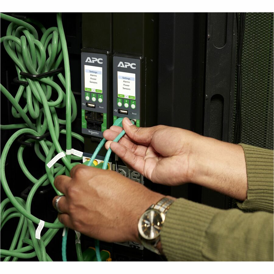 APC NetShelter Rack PDU Advanced, Switched, 3Phase, 43.5kW 400V 63A or 34.6kW 415V 60A, 42 Outlets, IEC309 — APDU10450SW