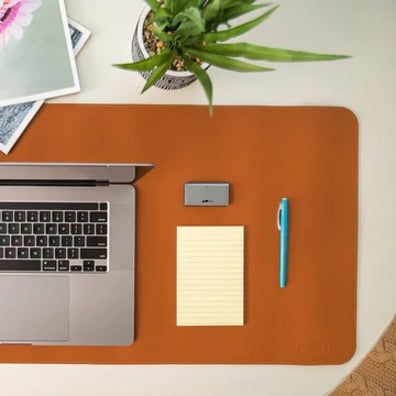 Mobile Pixels Desk Mat (Oak Brown) — 115-1001P02