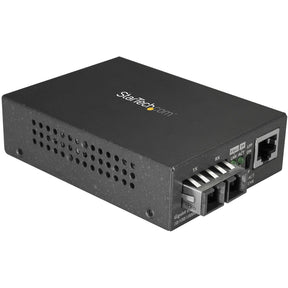 StarTech.com Single Mode SC Fiber Ethernet Media Converter - 1000BASE-LX Gigabit Fiber Optic to Copper Bridge - 10/100/1000 Network 10km — MCMGBSCSM10