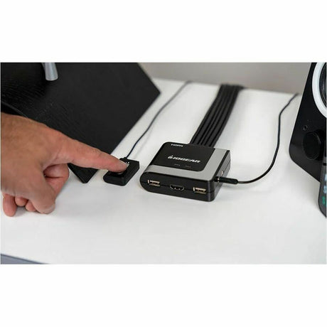 IOGEAR KVM Switch — GCS62HU